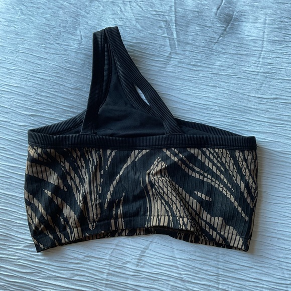 Off the Shoulder Sports Bra - Picture 2 of 4